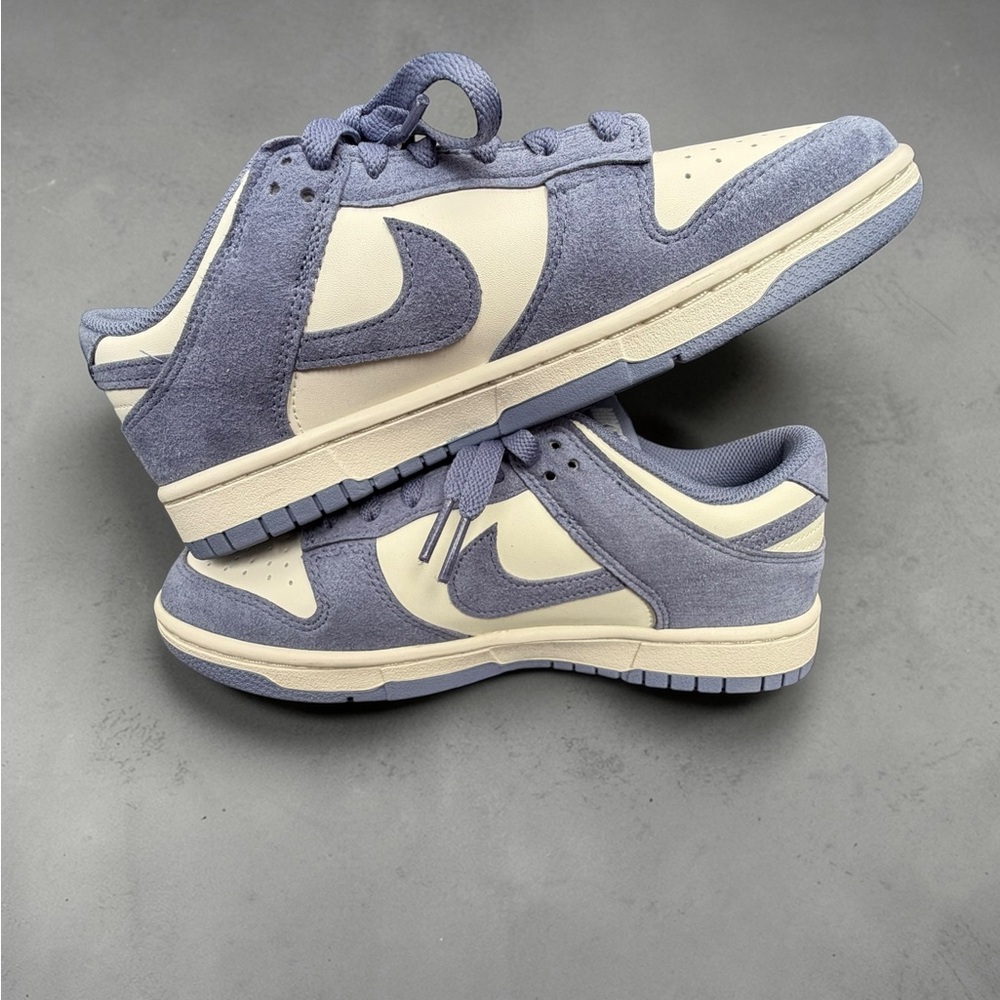 Nike Women’s Dunk low in Sail and World Indigo size 11.5W - Picture 3 of 8